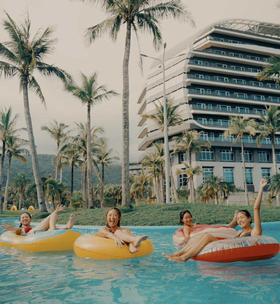 the pools 戶外水區